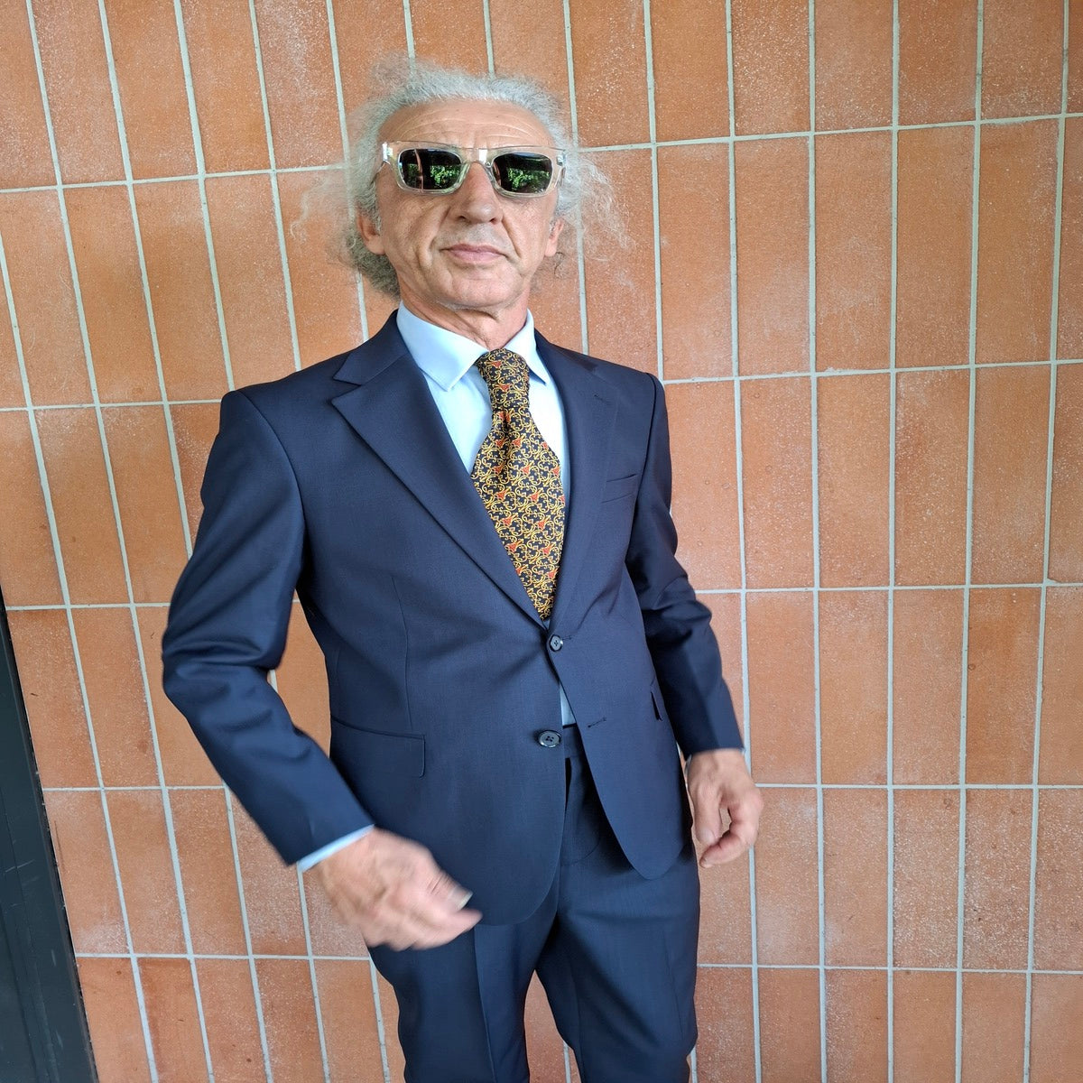 Suit 3186 front view – classic tailored men’s suit with modern comfort